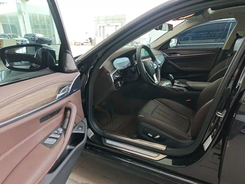 BMW 5 Series — миниатюра 16