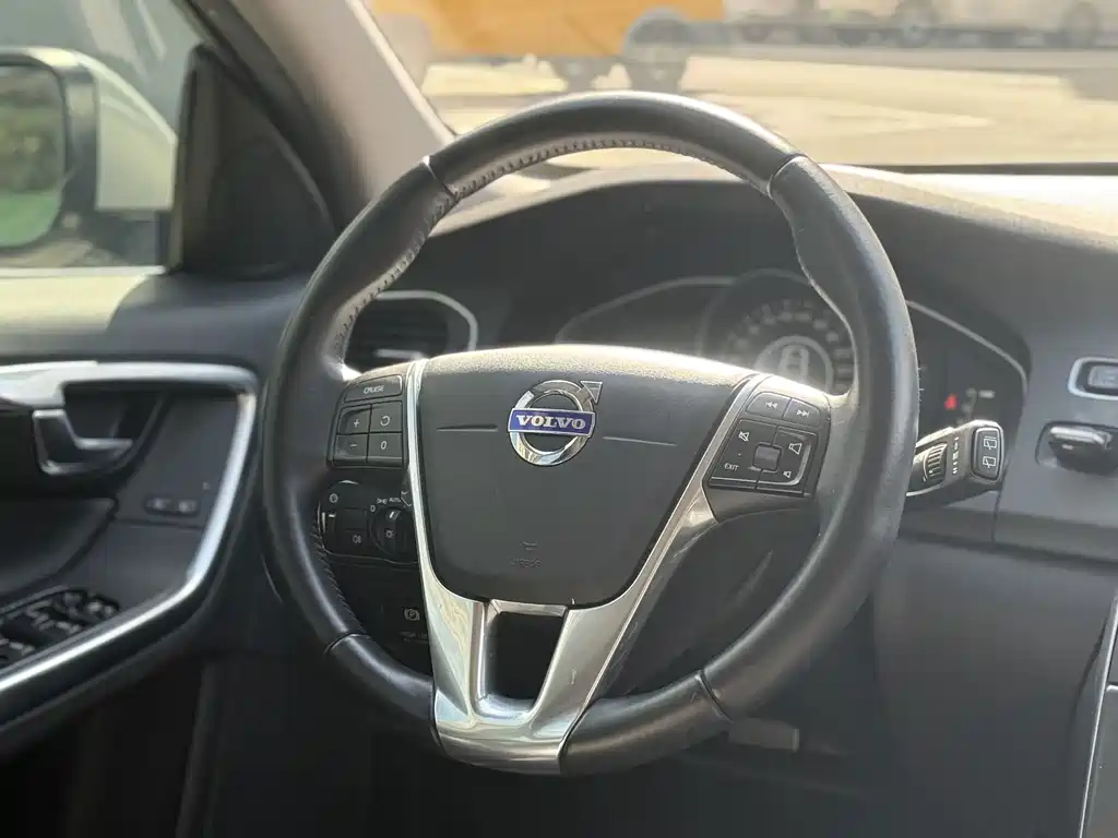 Volvo V60 — миниатюра 6