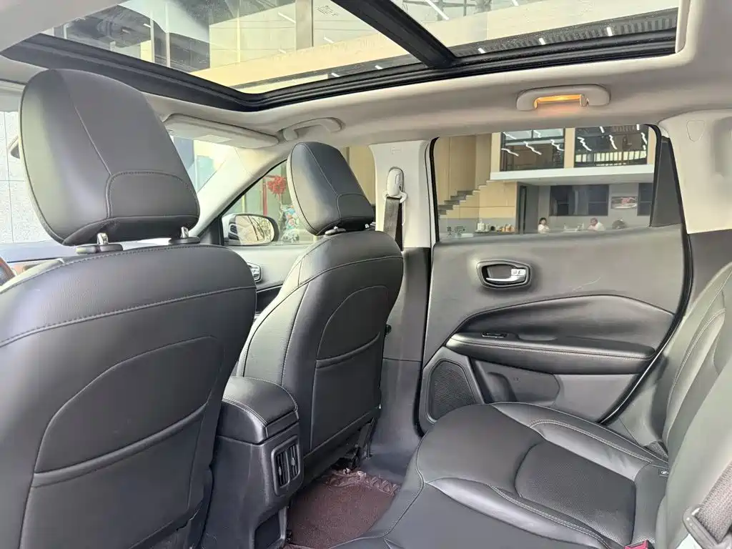 Jeep Compass — миниатюра 13