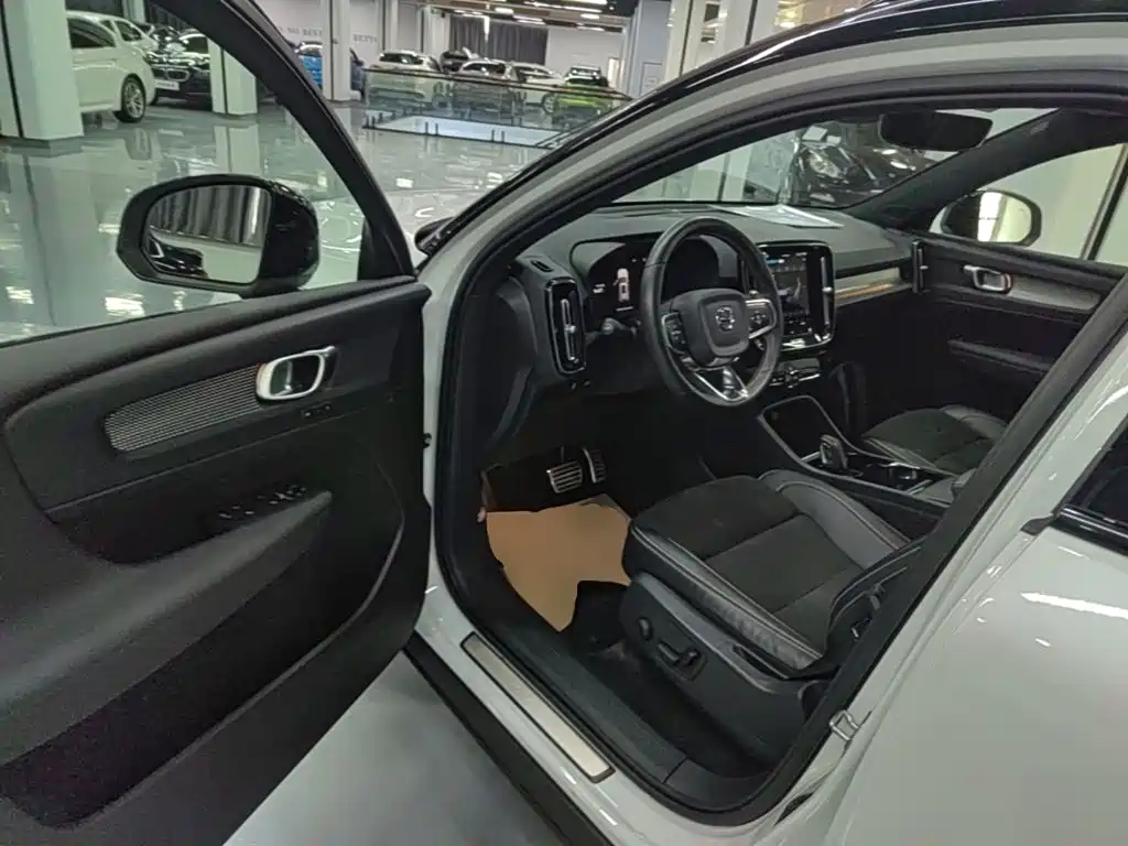 Volvo XC40 NEV — миниатюра 16