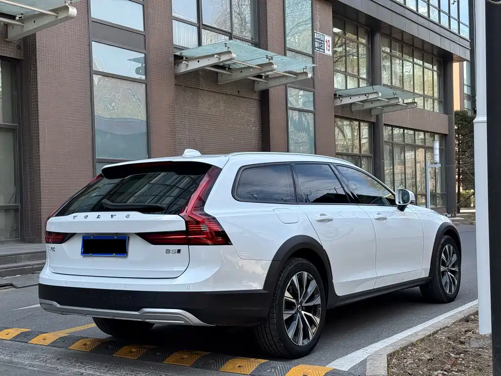 Volvo V90 2021 Cross Country B5 AWD