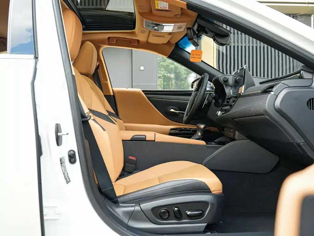 Lexus ES — миниатюра 11
