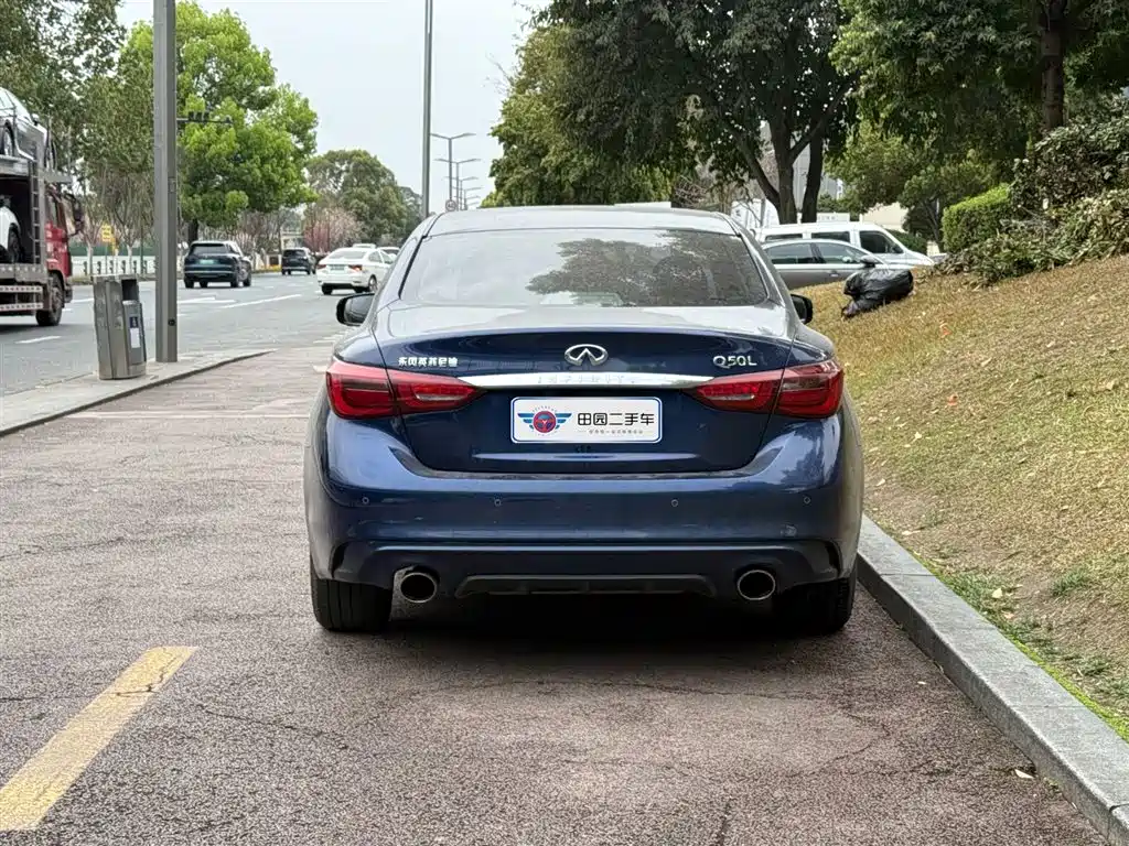 INFINITI Q50L