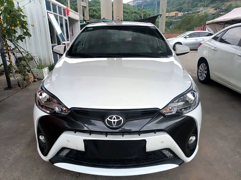 Toyota Yaris L — миниатюра 3