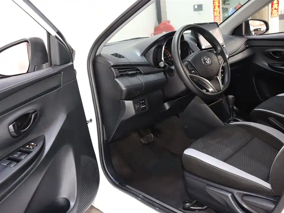 TOYOTA YARIS L ZHIXUAN