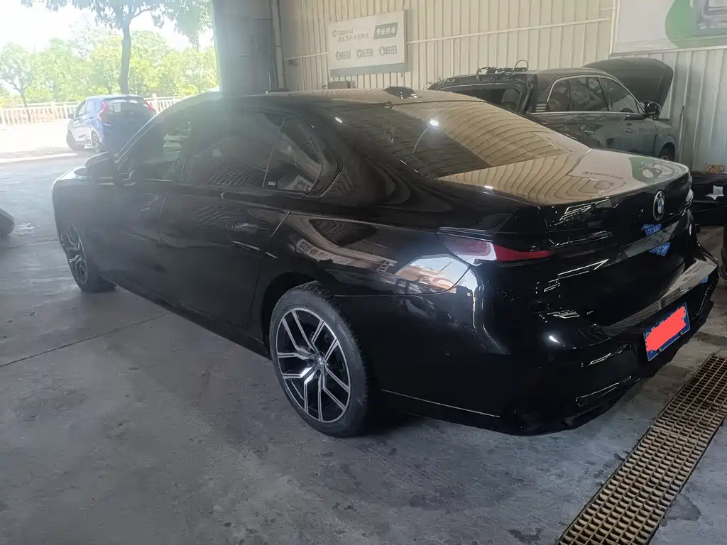 BMW 7 Series — миниатюра 6