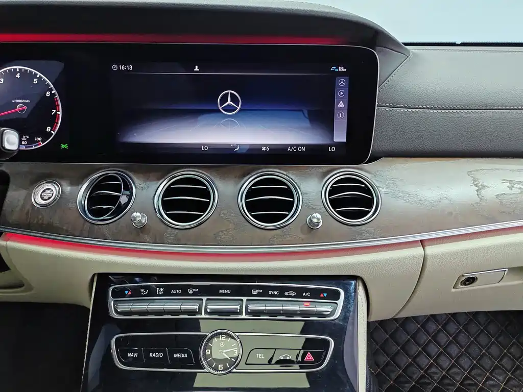 Mercedes-Benz E-Class — миниатюра 17