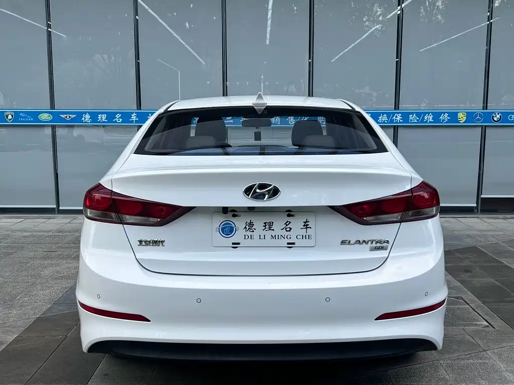 Hyundai Elantra — миниатюра 13