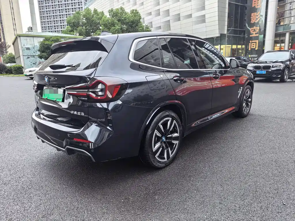 BMW iX3 — миниатюра 9
