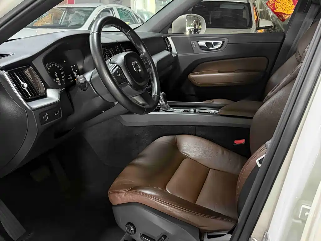 Volvo XC60 — миниатюра 5