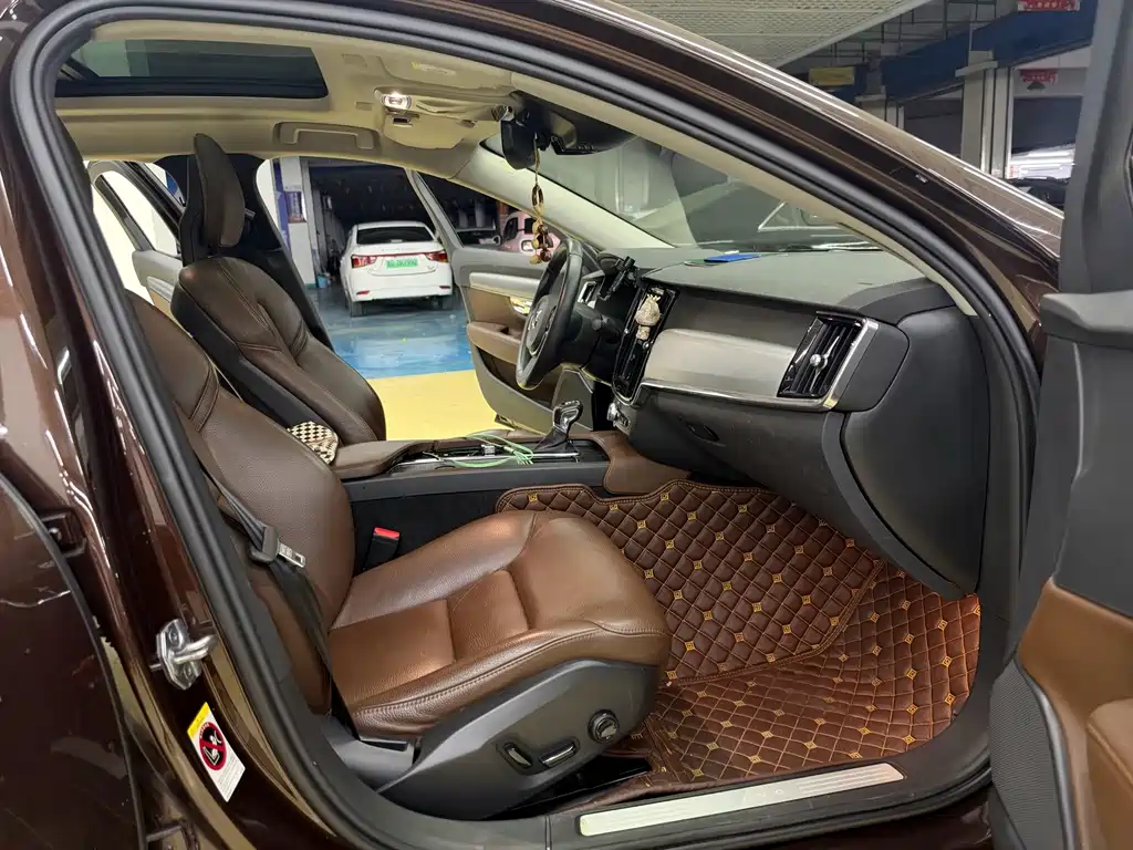 Volvo S90 — миниатюра 8