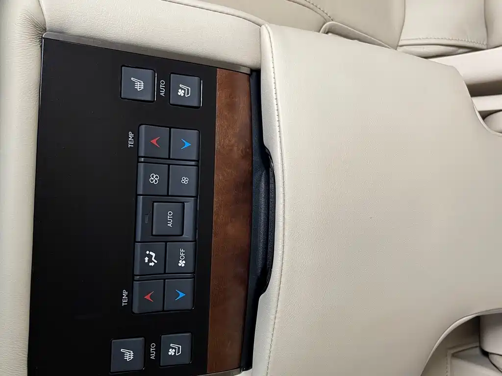 Lexus LX — миниатюра 12