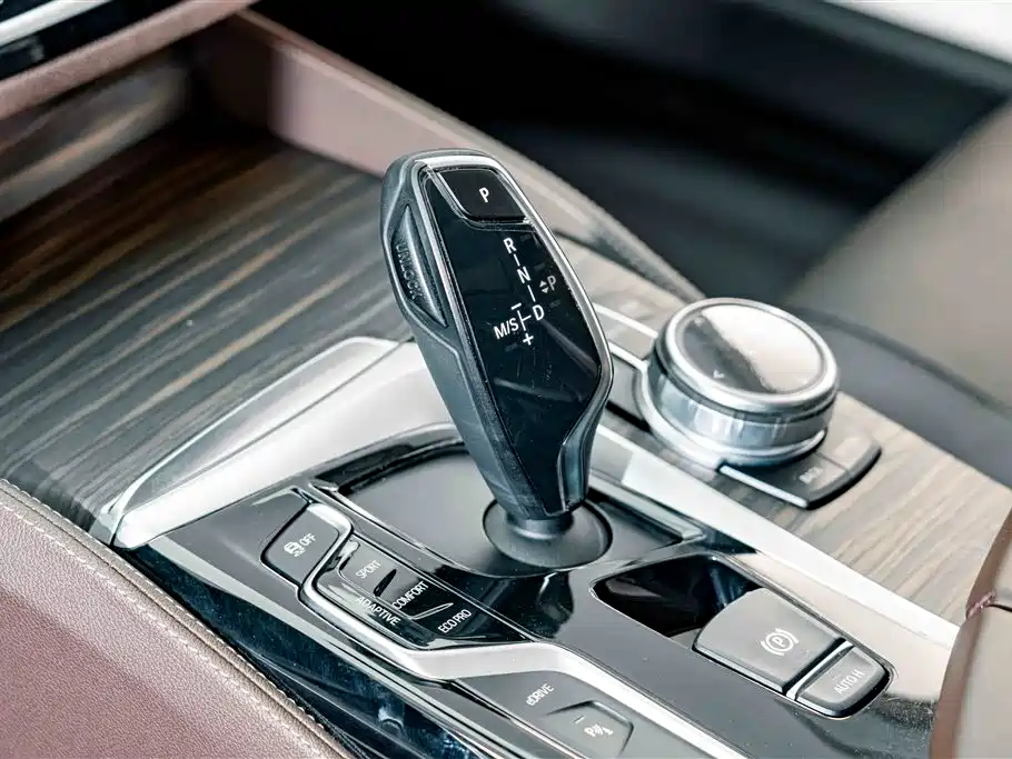 BMW 5 Series New Energy — миниатюра 14