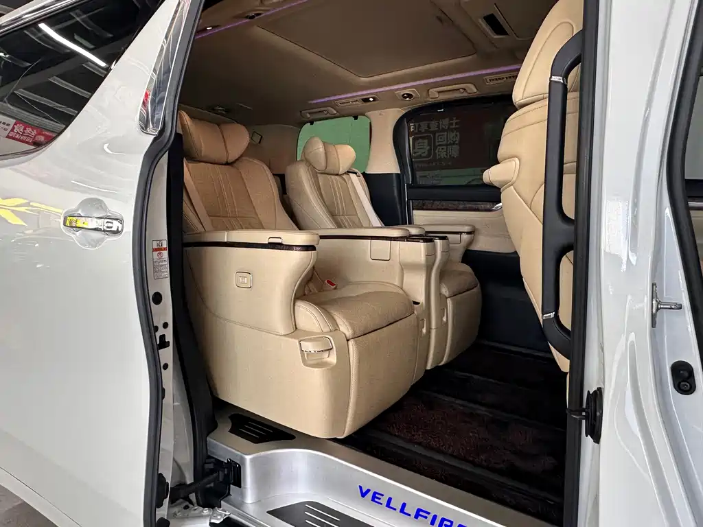 Toyota Vellfire — миниатюра 9
