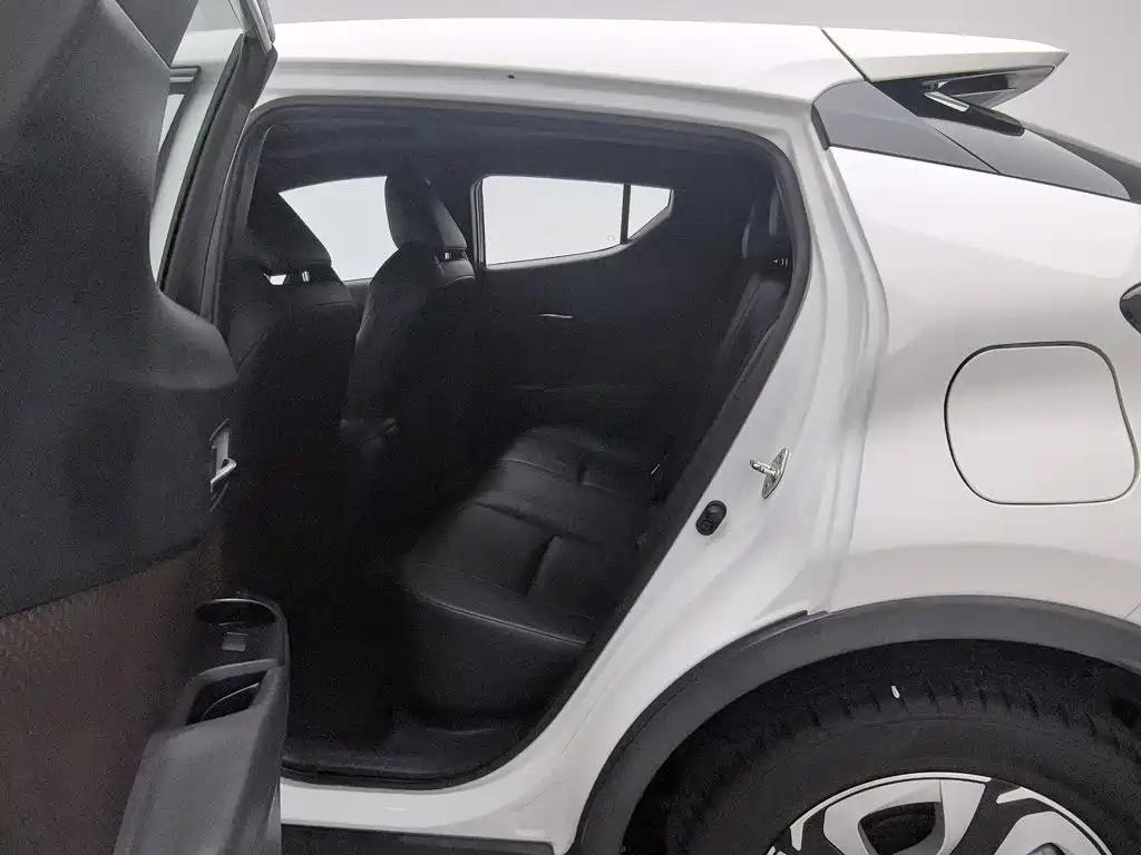 Toyota C-HR EV — миниатюра 15