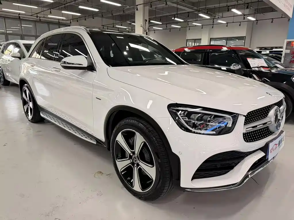 MERCEDES-BENZ GLC