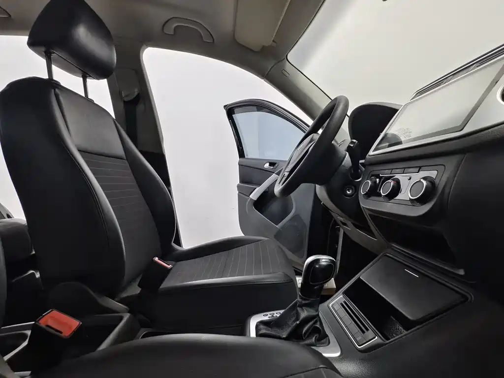 Volkswagen Tiguan — миниатюра 14