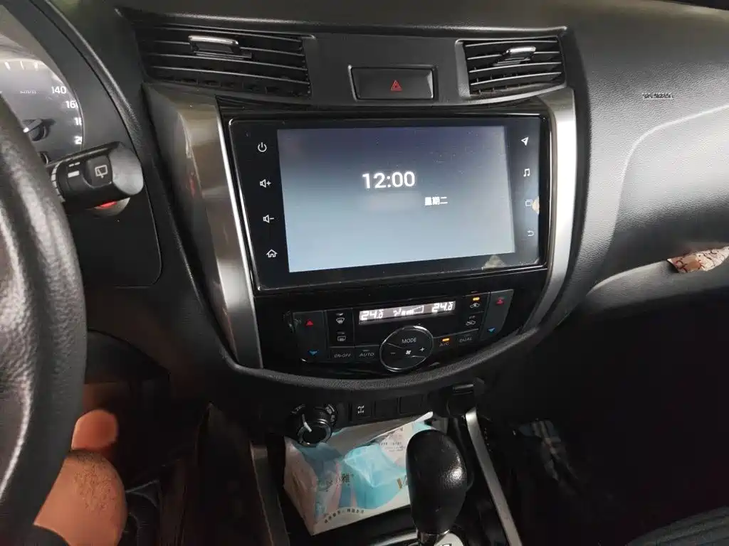 Nissan Terra — миниатюра 6