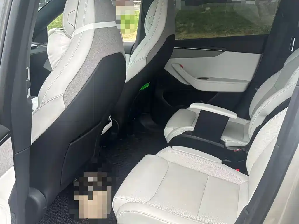 Tesla Model Y L — миниатюра 12