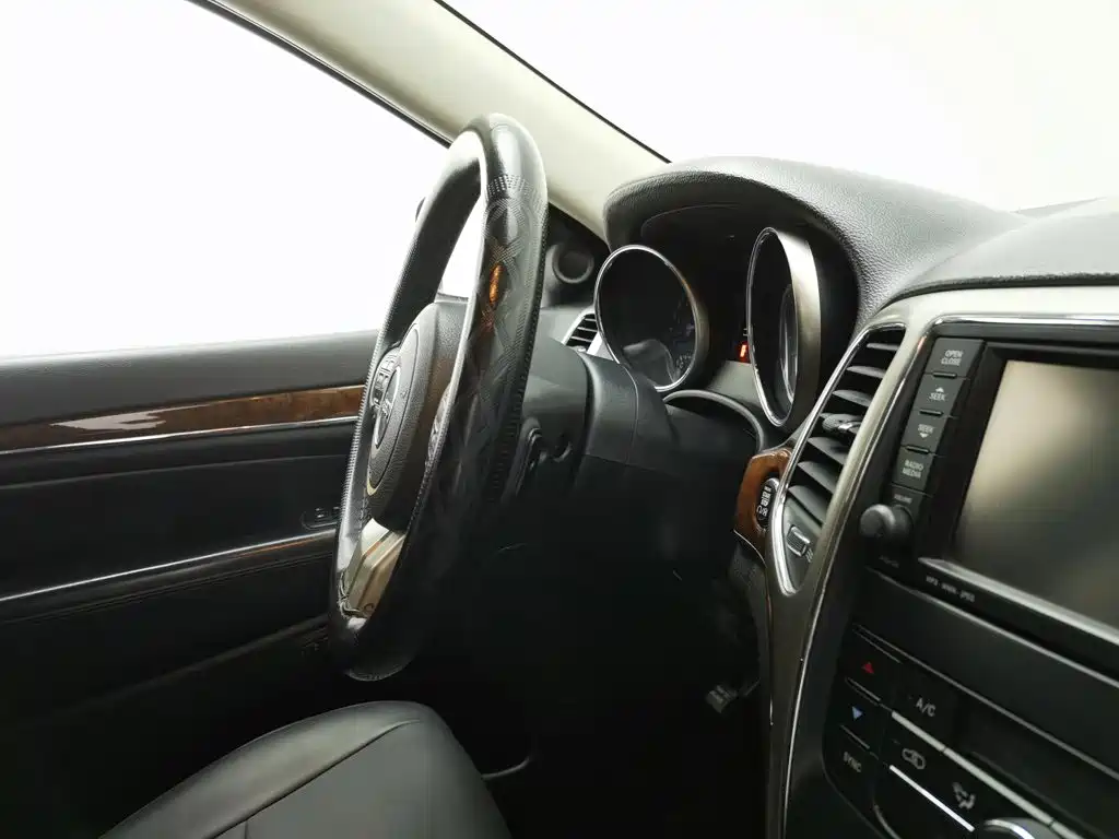 Jeep Grand Cherokee (Import) — миниатюра 22