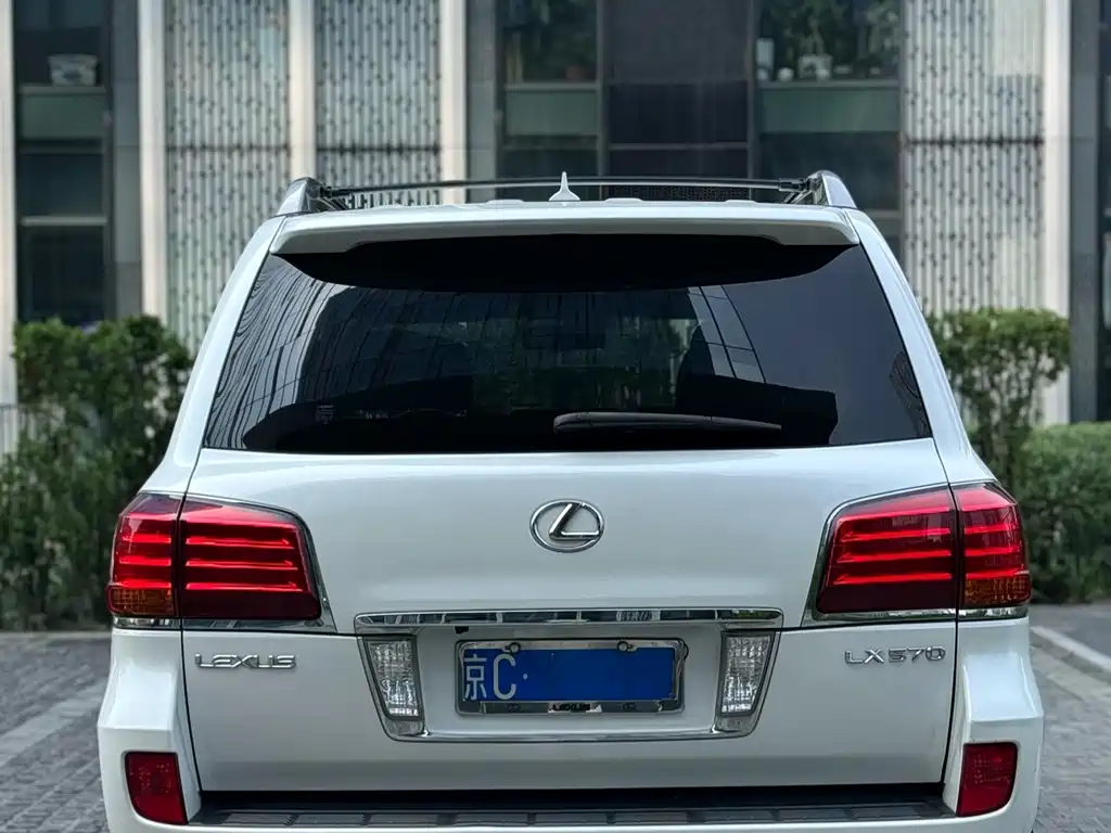 Lexus LX — миниатюра 5