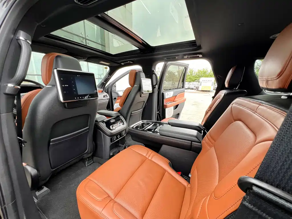 Lincoln Navigator — миниатюра 11