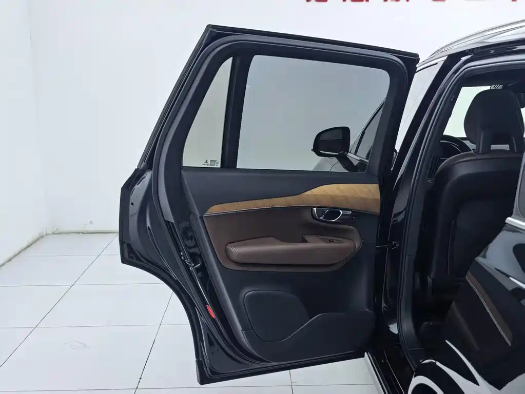 Volvo XC90 — миниатюра 24
