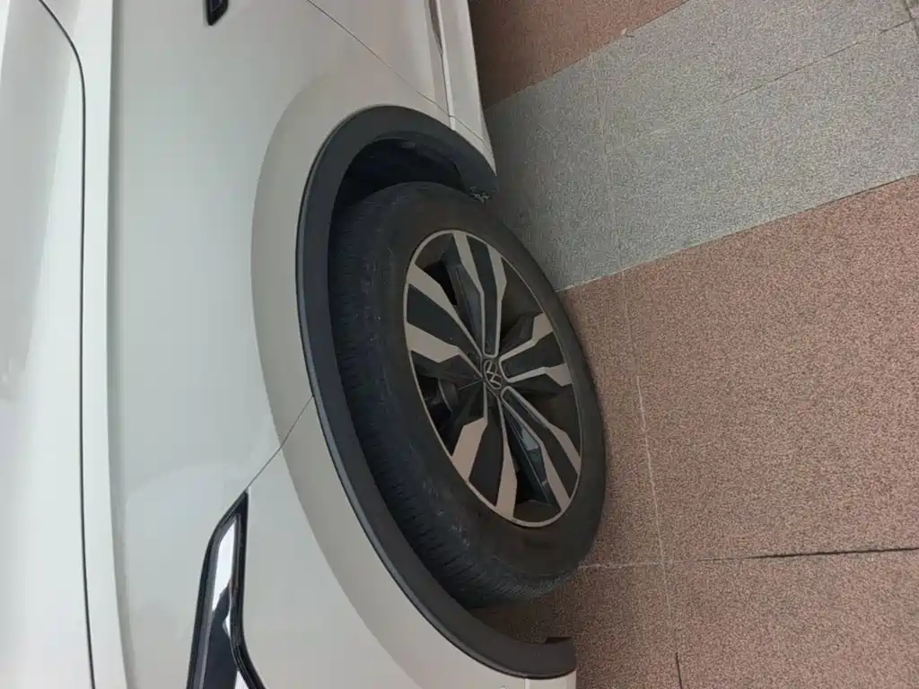 Volkswagen Tiguan L — миниатюра 23