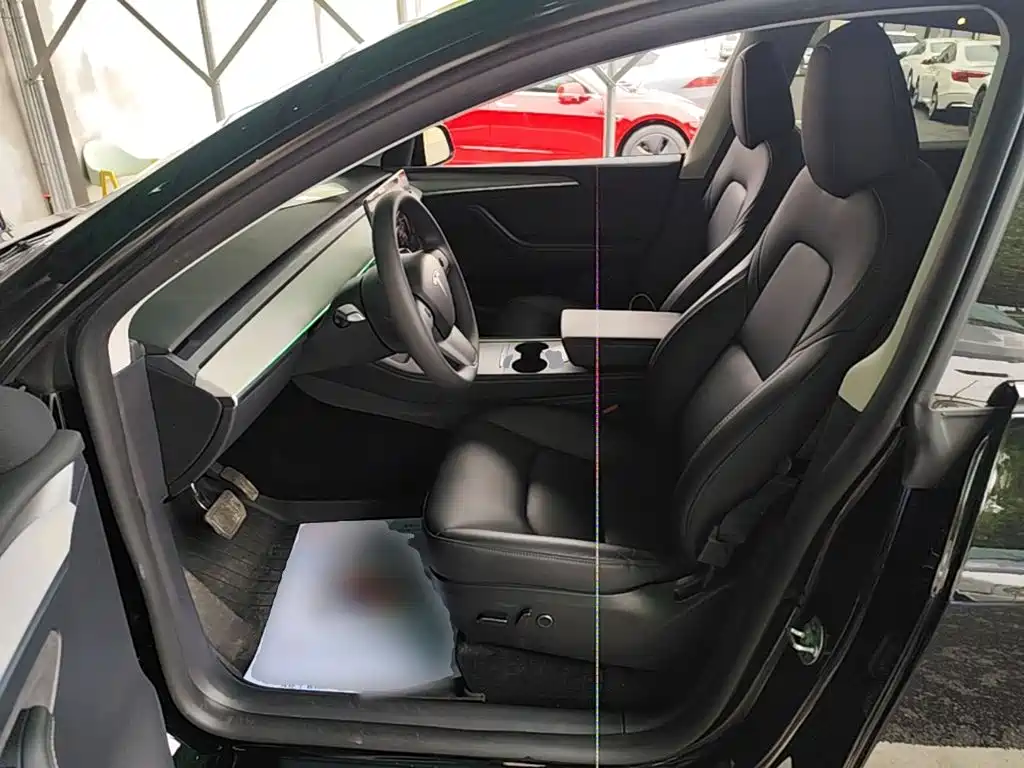 Tesla Model Y — миниатюра 16