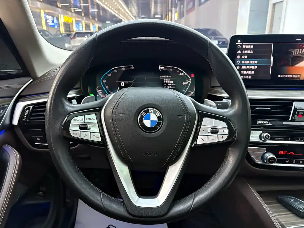 BMW 5 Series — миниатюра 17