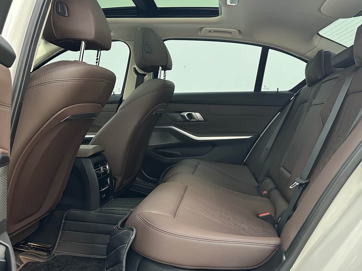 BMW 3 Series 2.0 л 2023 г. Белый, пробег 33000 км
