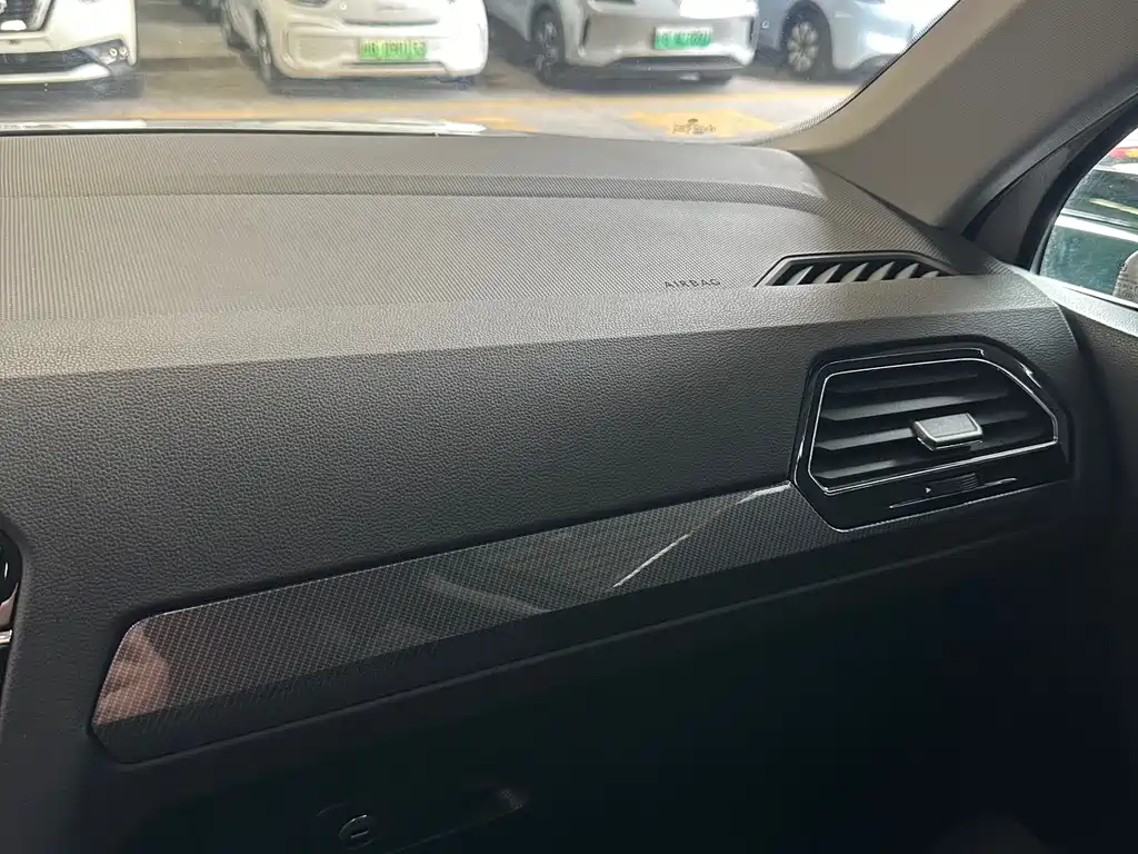 Volkswagen Tiguan L 330TSI Auto 2WD R-Line Premium Edition, фото 21