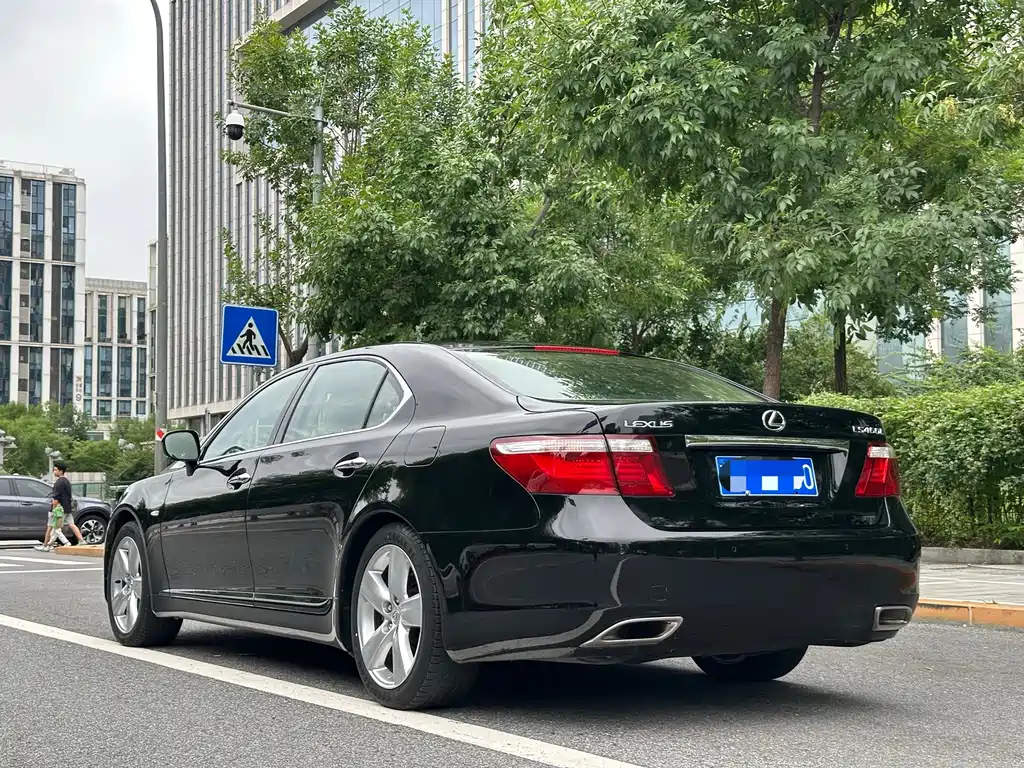 Lexus LS — миниатюра 16