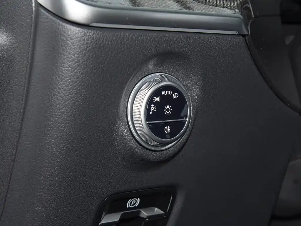 Mercedes-Benz C-Class — миниатюра 8