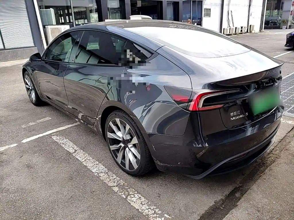 Tesla Model 3 — миниатюра 5