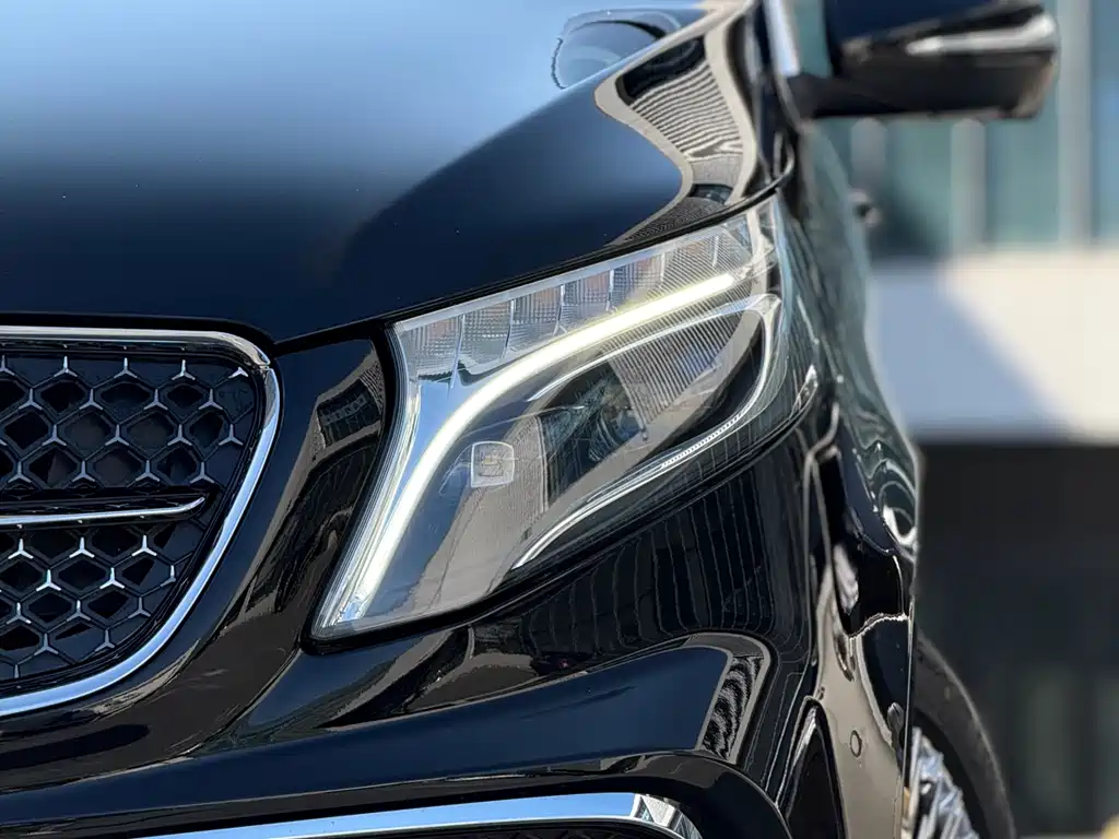 MERCEDES-BENZ V CLASS