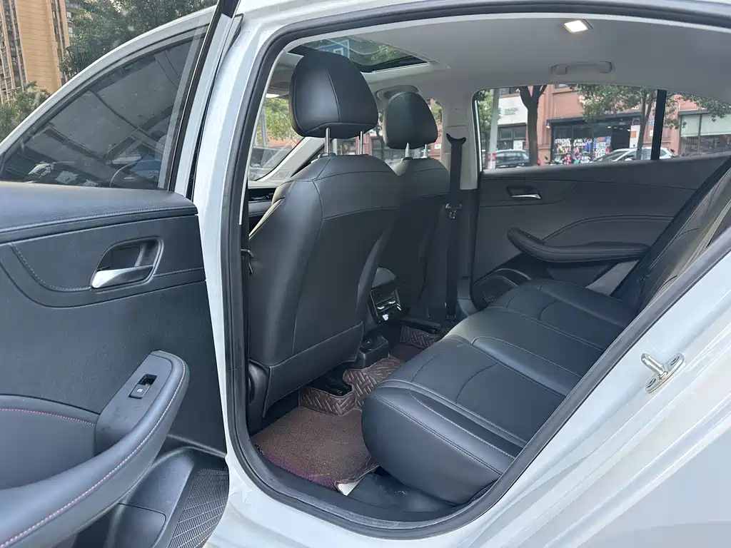 Roewe i5 — миниатюра 9