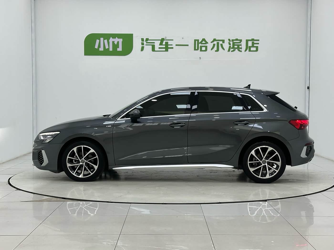 Audi A3 1.4 л 2022 г. Серебристо-серый, пробег 31000 км