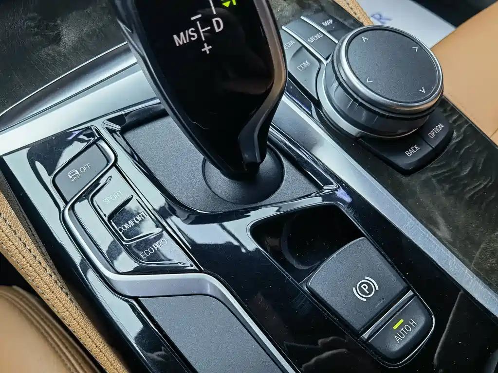 BMW 5 Series — миниатюра 14