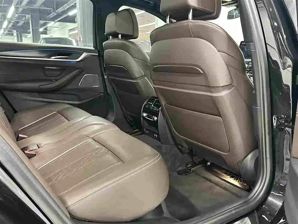 BMW 5 Series New Energy — миниатюра 14