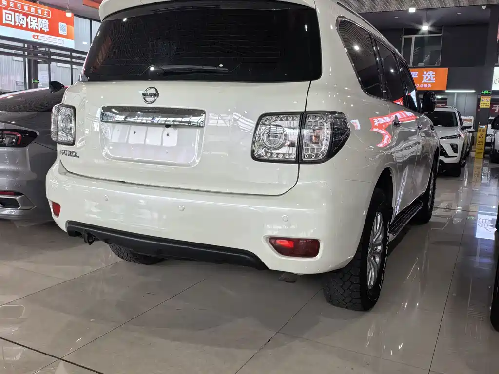 Nissan Patrol — миниатюра 5