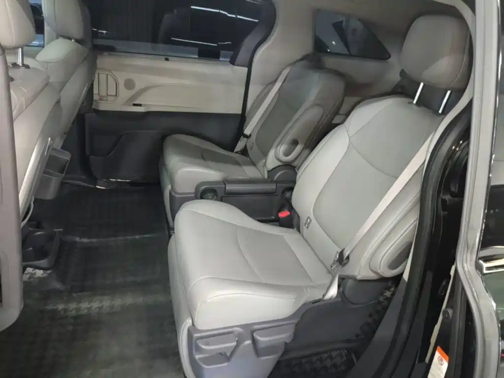 Toyota Granvia — миниатюра 17