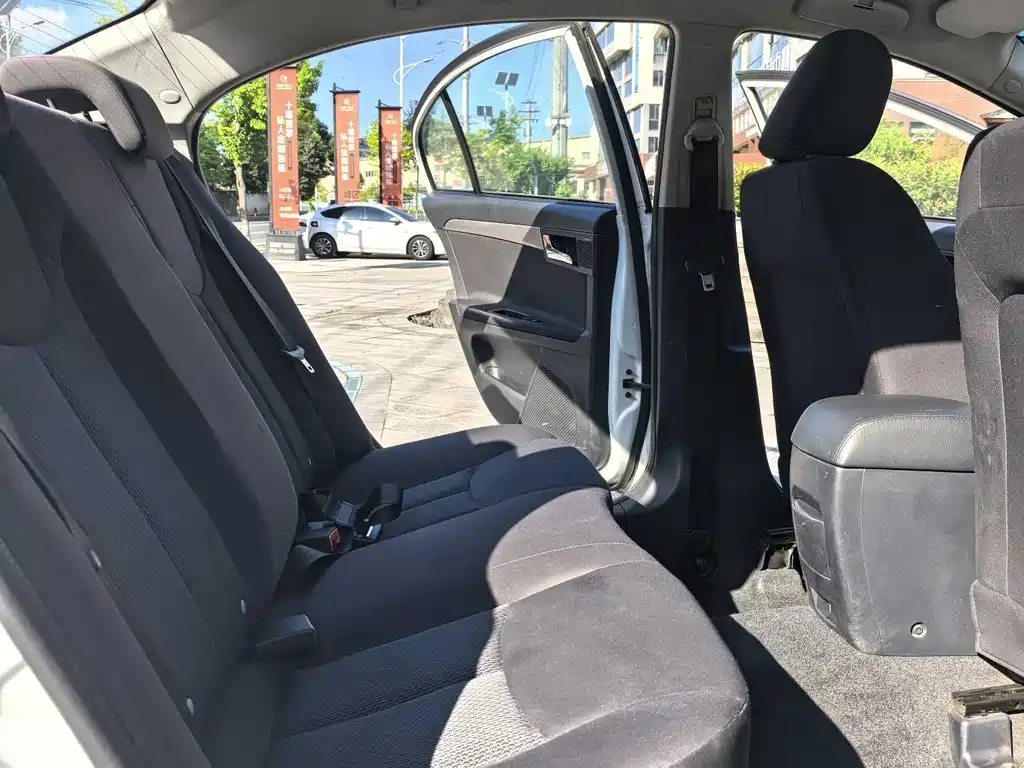 Roewe 350 — миниатюра 11