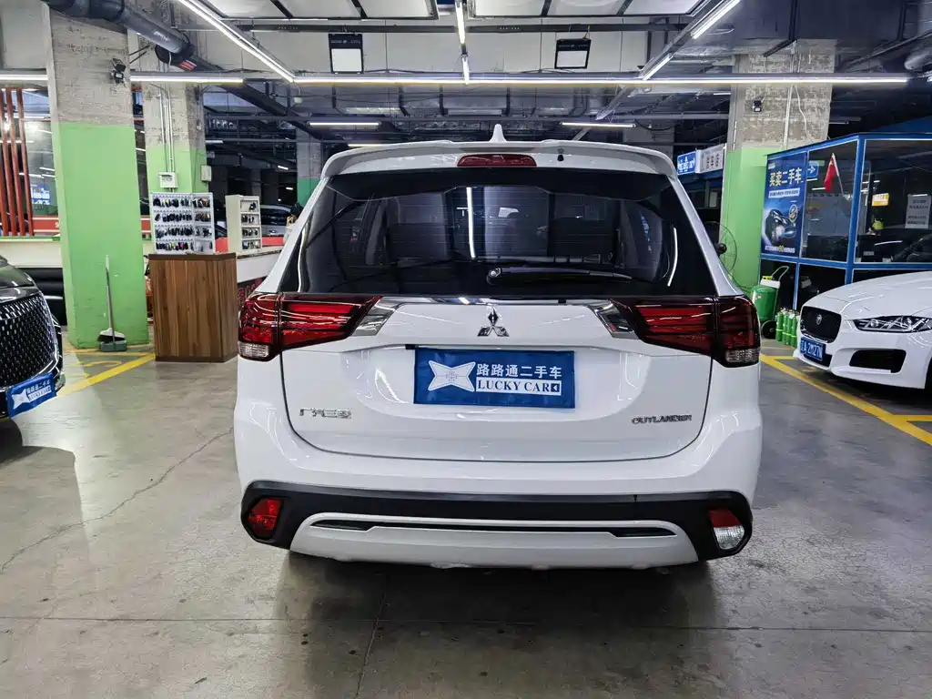 MITSUBISHI OUTLANDER