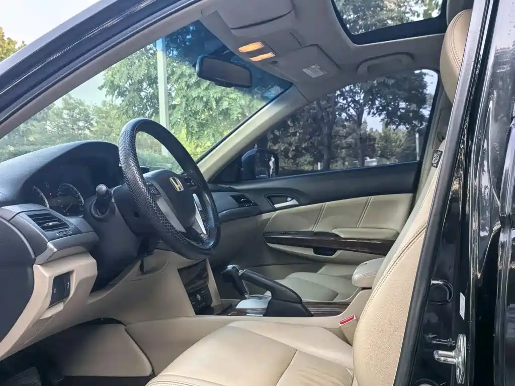Honda Accord — миниатюра 9