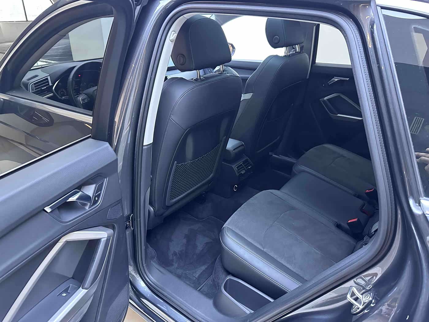 Audi Q3 1.4 л 2022 г. Серебристо-серый, пробег 35000 км