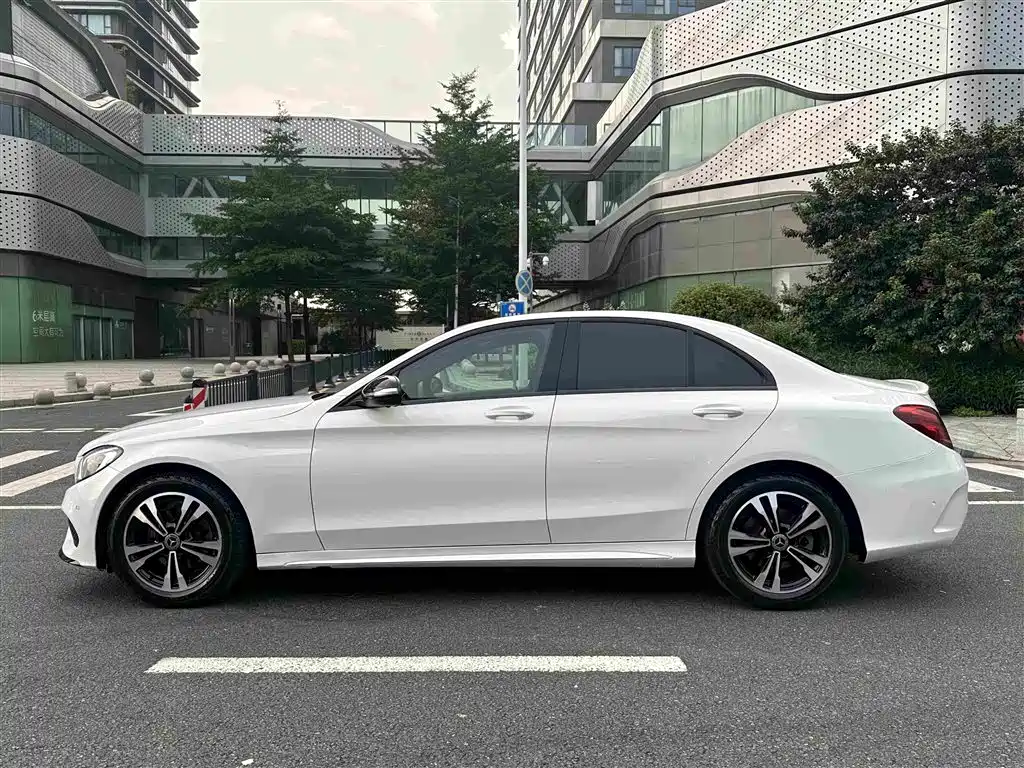 Mercedes-Benz C-Class — миниатюра 10