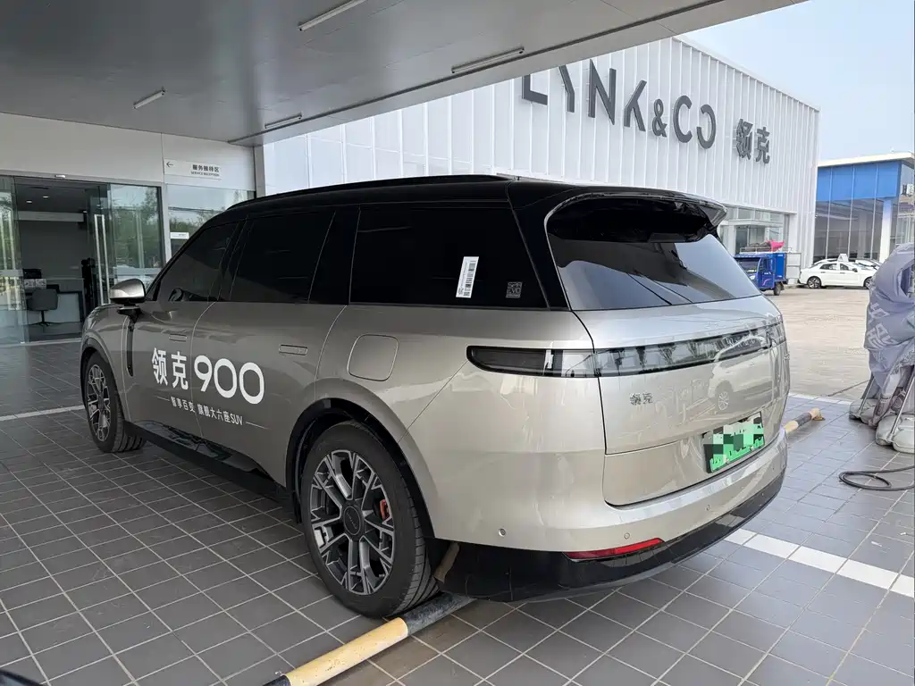 Lynk & Co Рука 900. — миниатюра 4