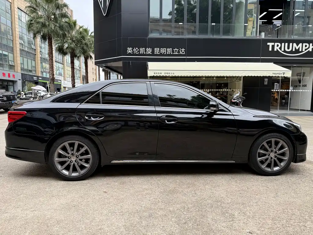 Toyota Reiz — миниатюра 6
