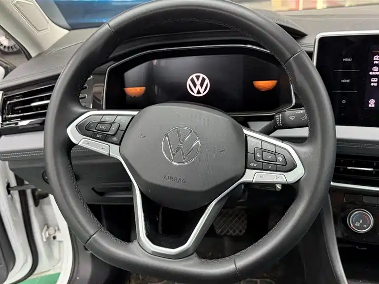 Volkswagen Sagitar 2024 200TSI DSG